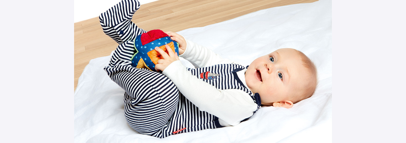 Erstausstattung: Kuschelige Kleidung für dein Baby