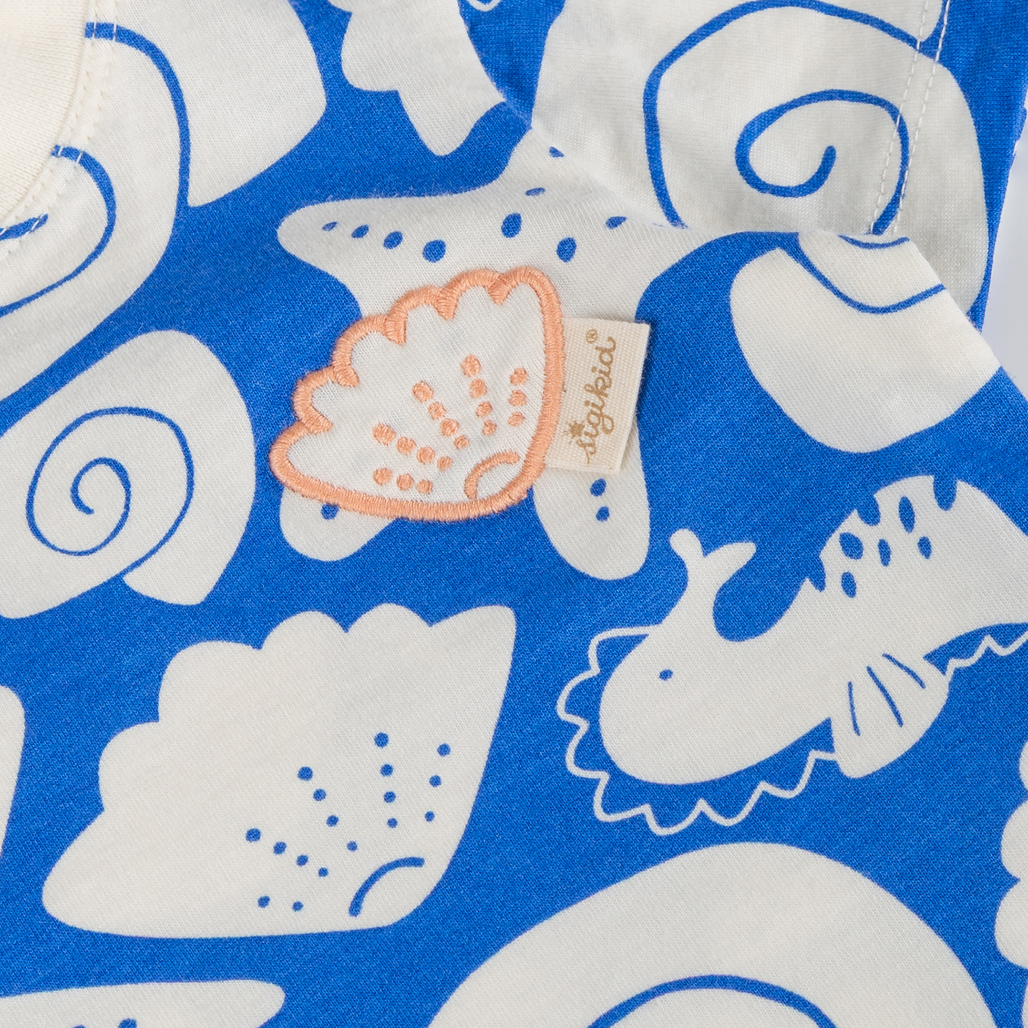 Baby T-Shirt Strand Print, blau mit weiß