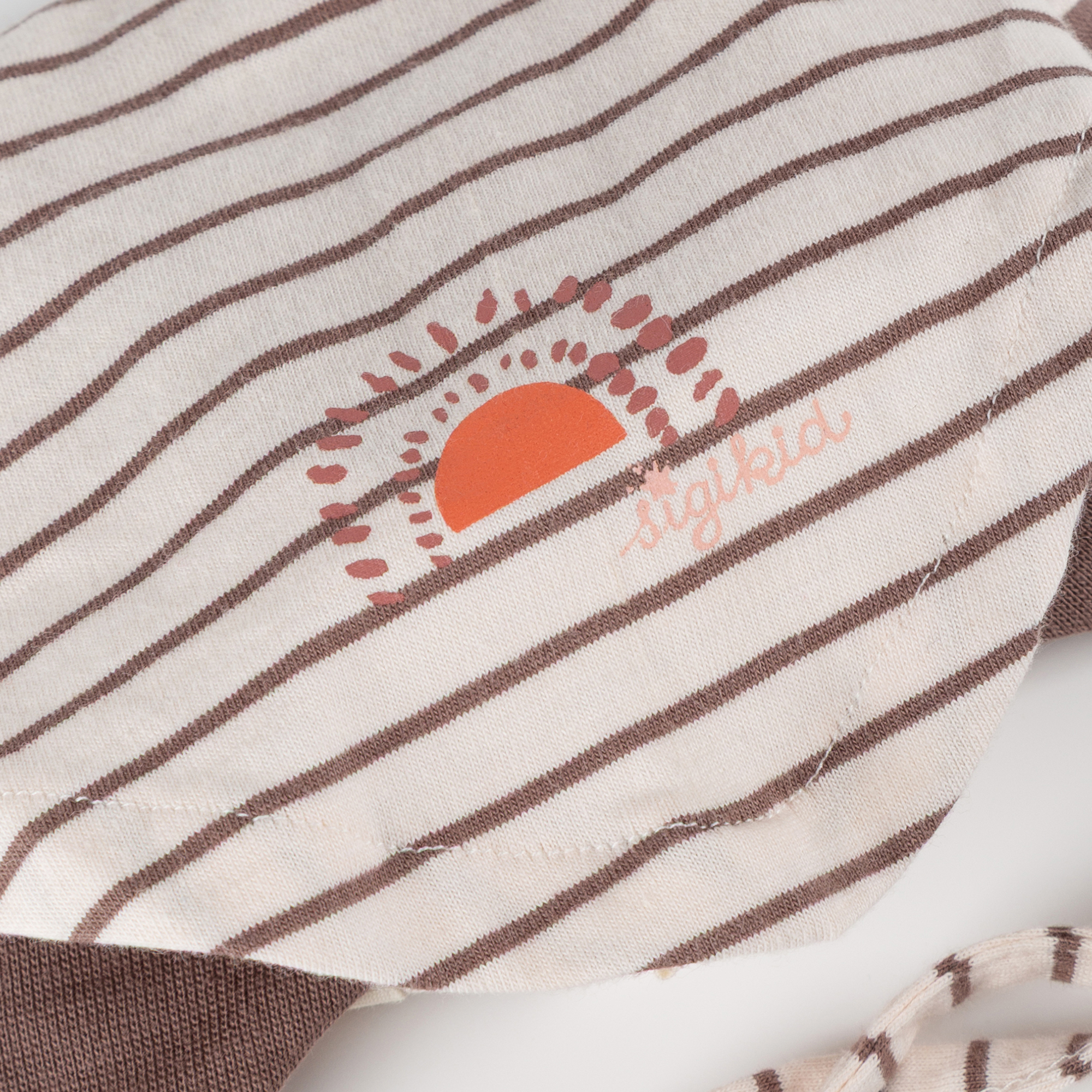 Baby Ringel Kopftuch mit Bindebändchen, weiß/braun