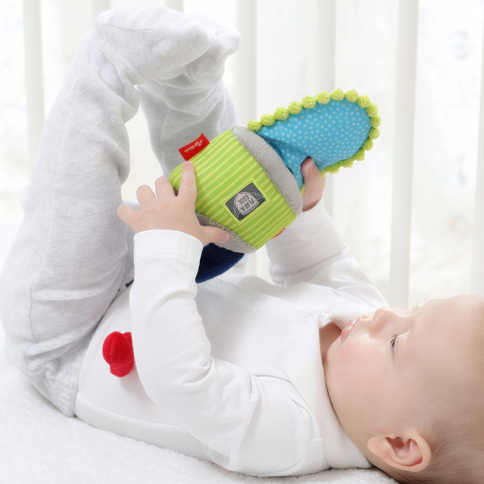 Vibrating soft toy chain saw