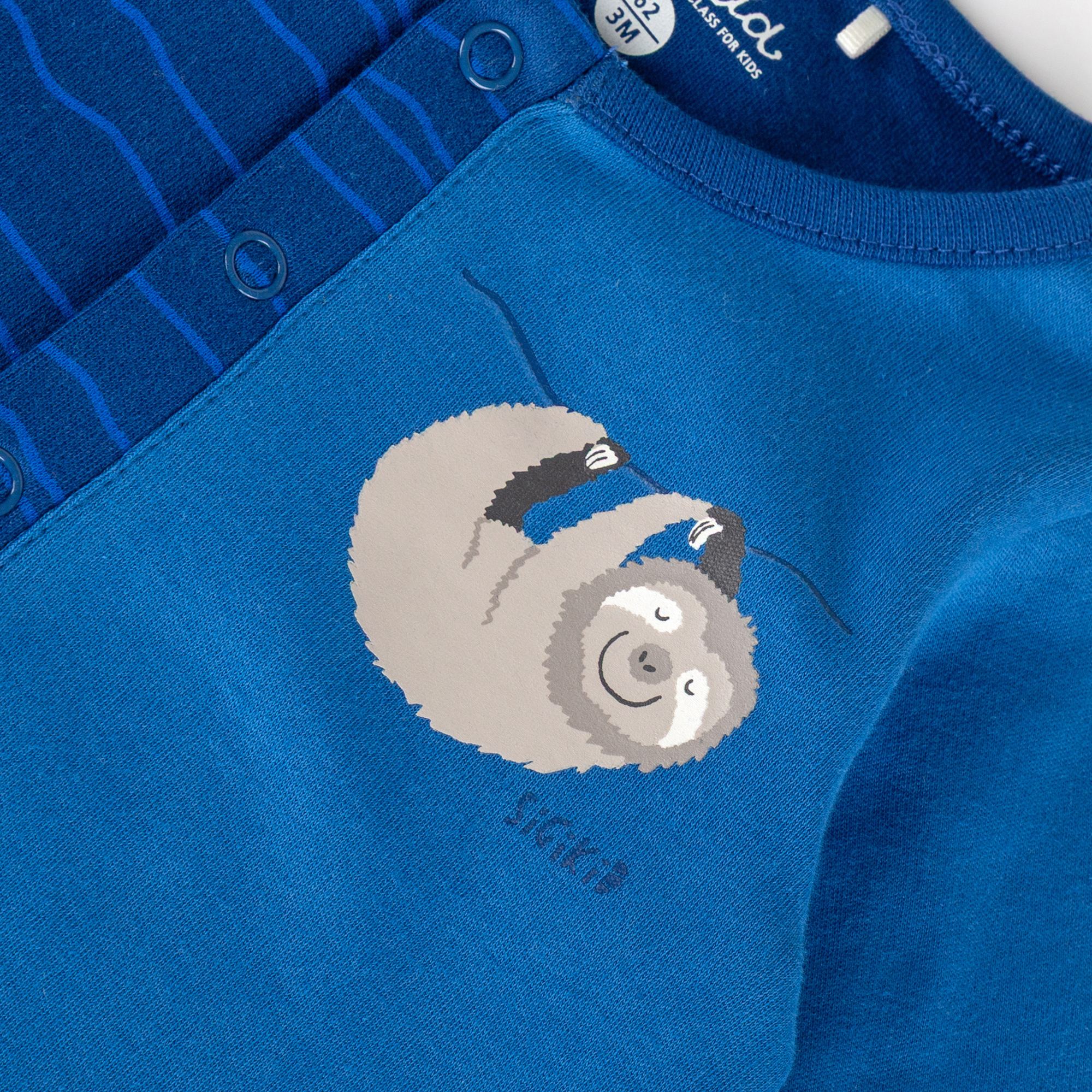 Baby Schlaf Overall Faultier, blau bedruckt