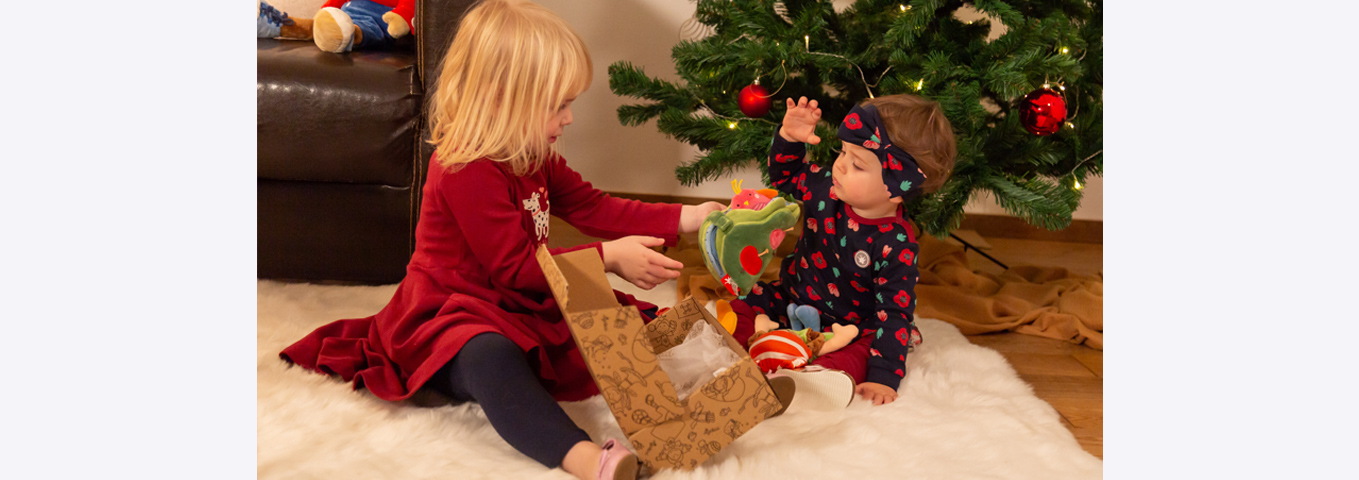 Weihnachtsgeschenke für Babys: So schenkt ihr richtig