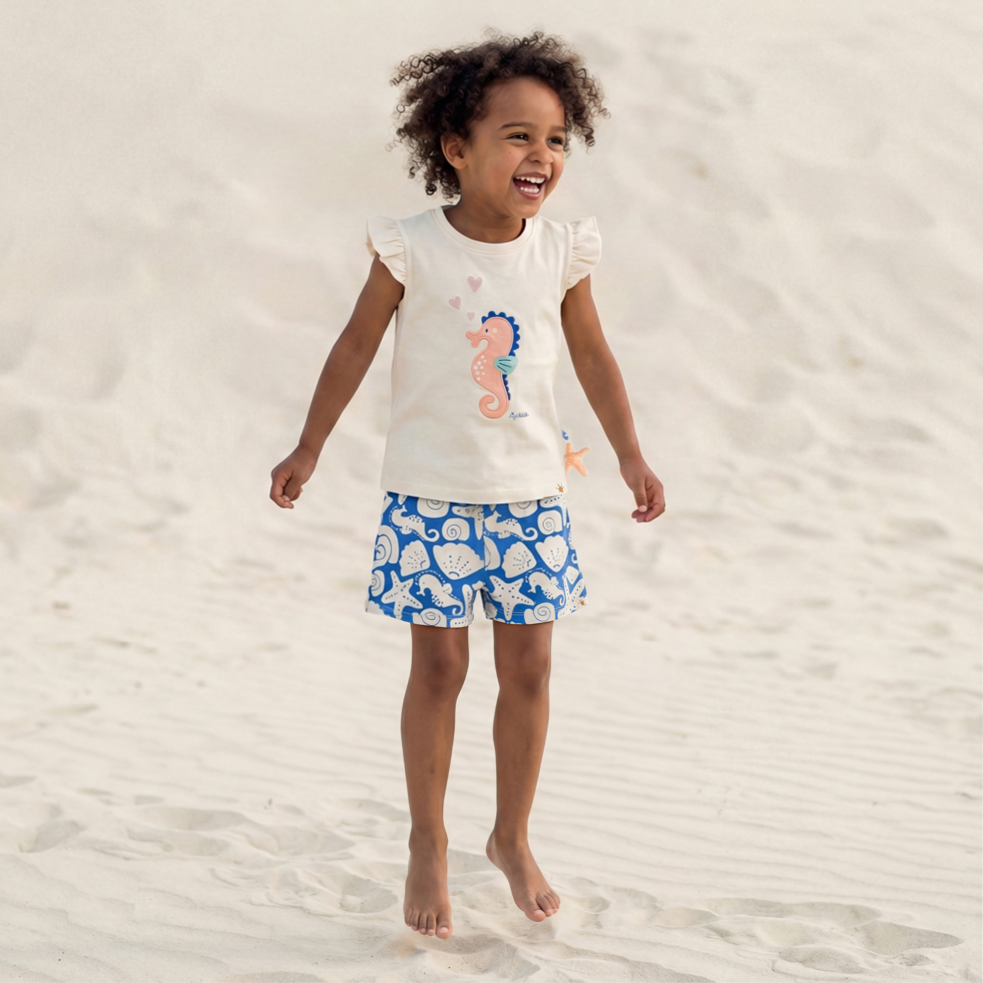 Kinder Shorts Strand Print. blau mit weiß
