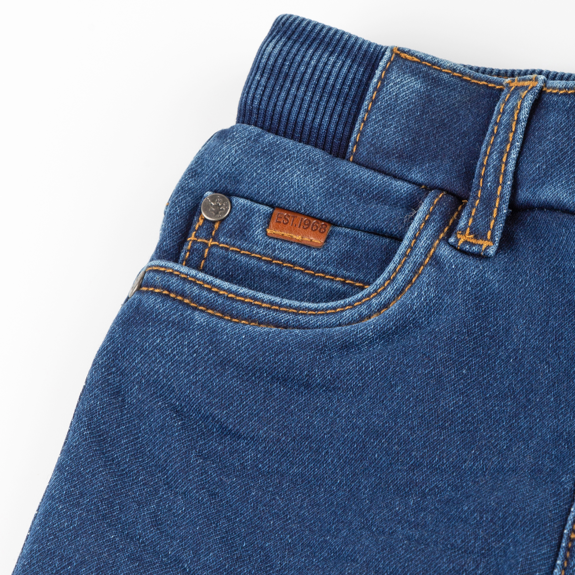Schlanke Kinderjeans mit innen verstellbarem Dehnbund Schlanke Kinderjeans mit innen verstellbarem Dehnbund