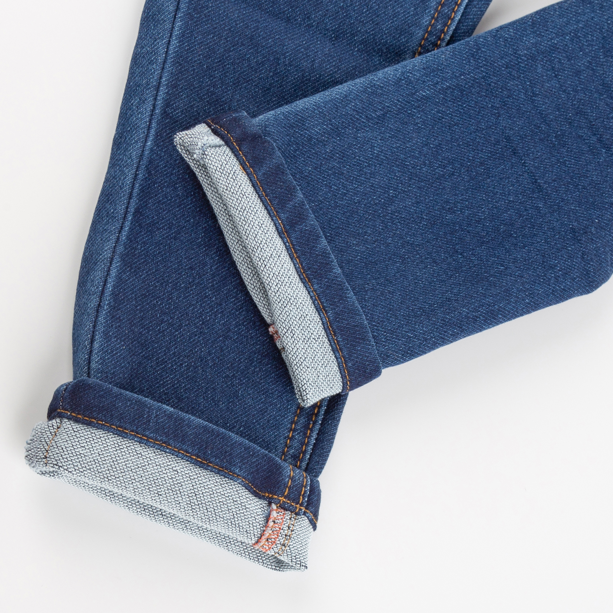 Schlanke Kinderjeans mit innen verstellbarem Dehnbund Schlanke Kinderjeans mit innen verstellbarem Dehnbund