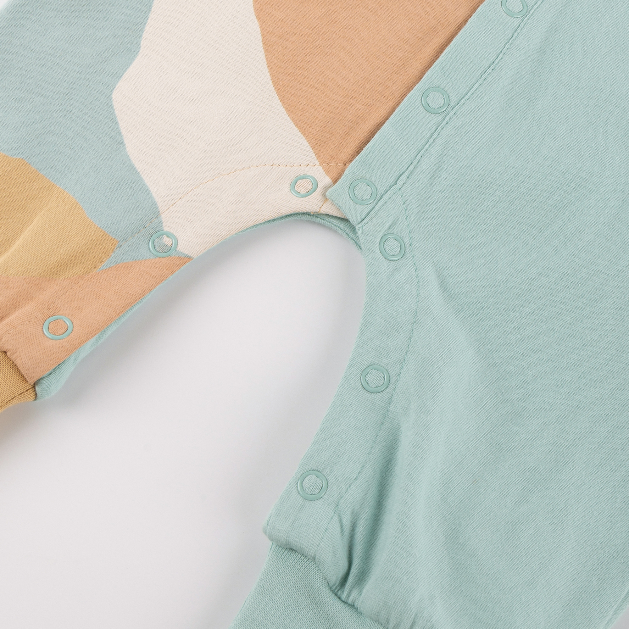 Weicher Baby Schlaf Overall mit Bär, hellblau/beige