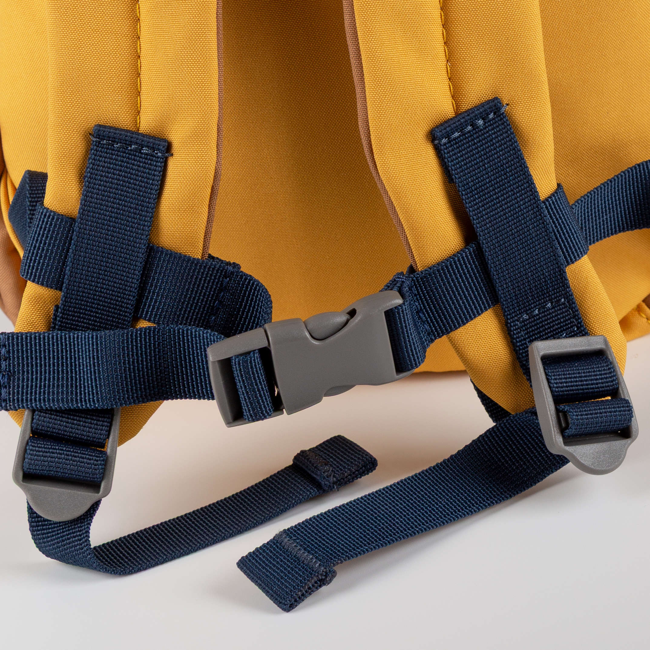 Children's backpack lion with paws and 3-D-mane