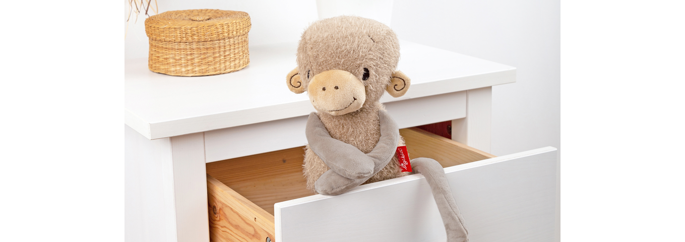 Affi wird zum echten Kuschelfreund: sigikid designt und produziert den Affi von Anouk