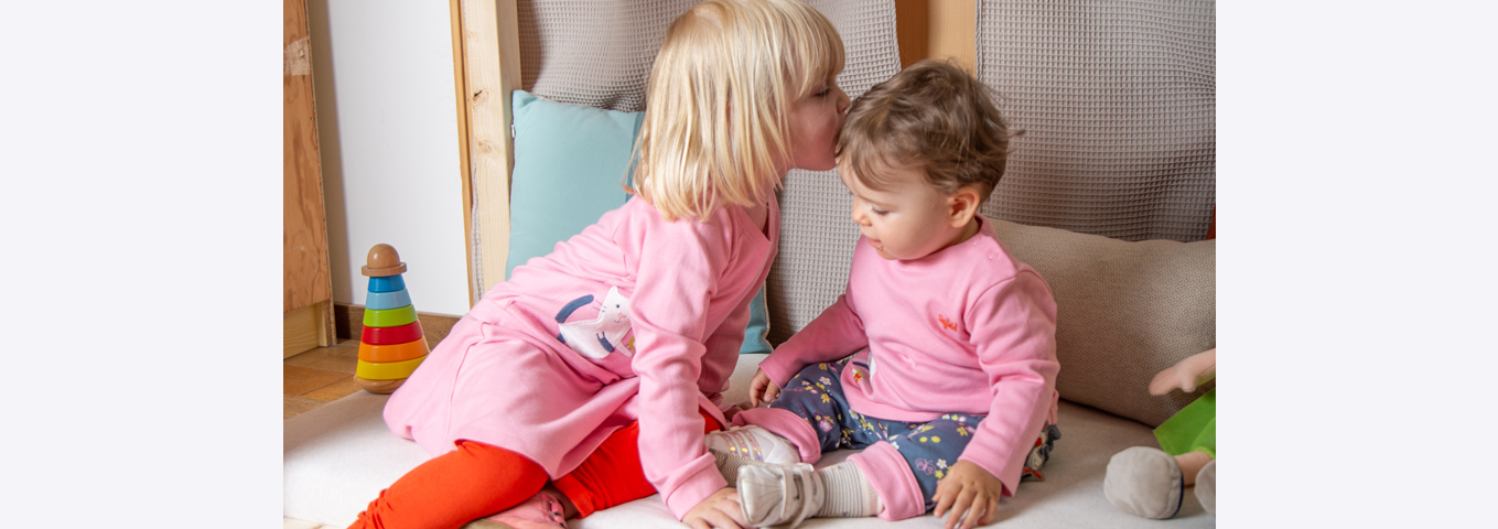 Heilsame Nähe zwischen Kindern: Tipps & Spielideen