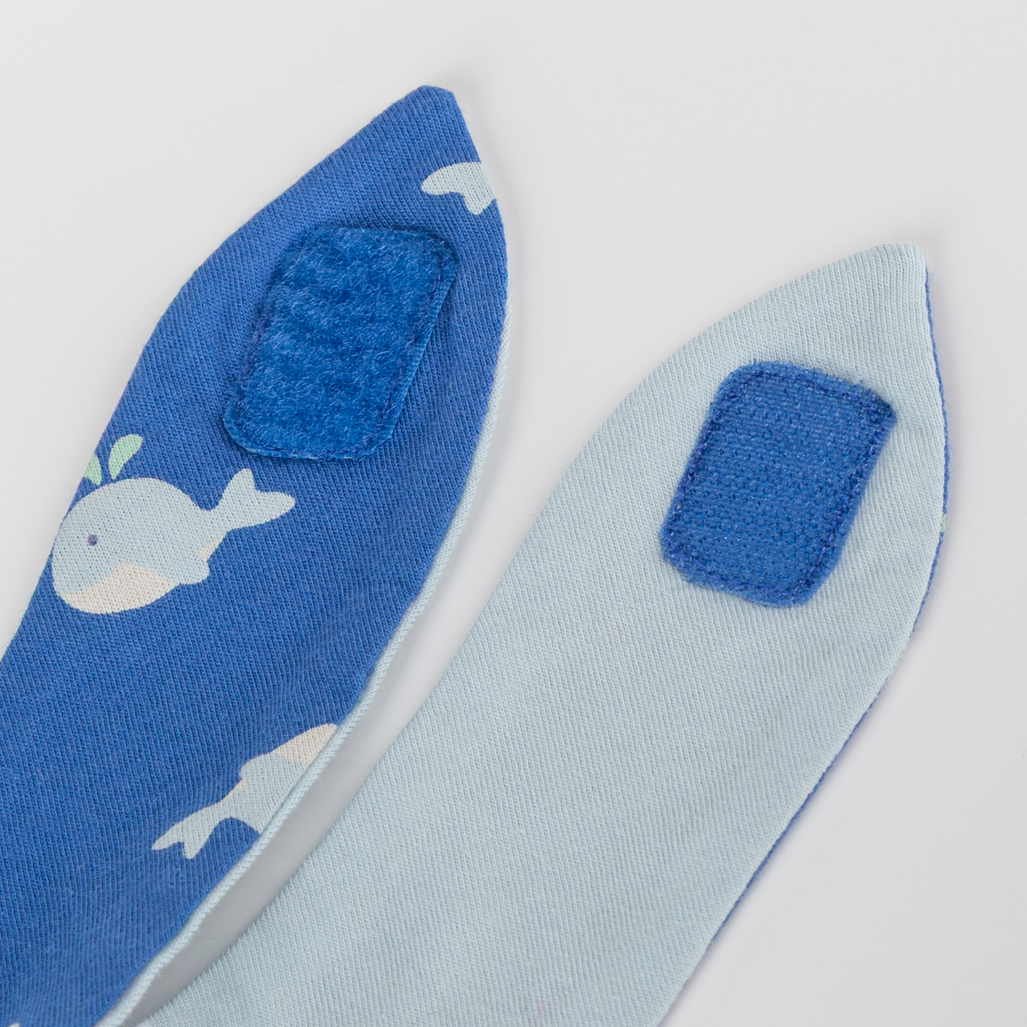 Newborn baby bandana bib, reversible, blue