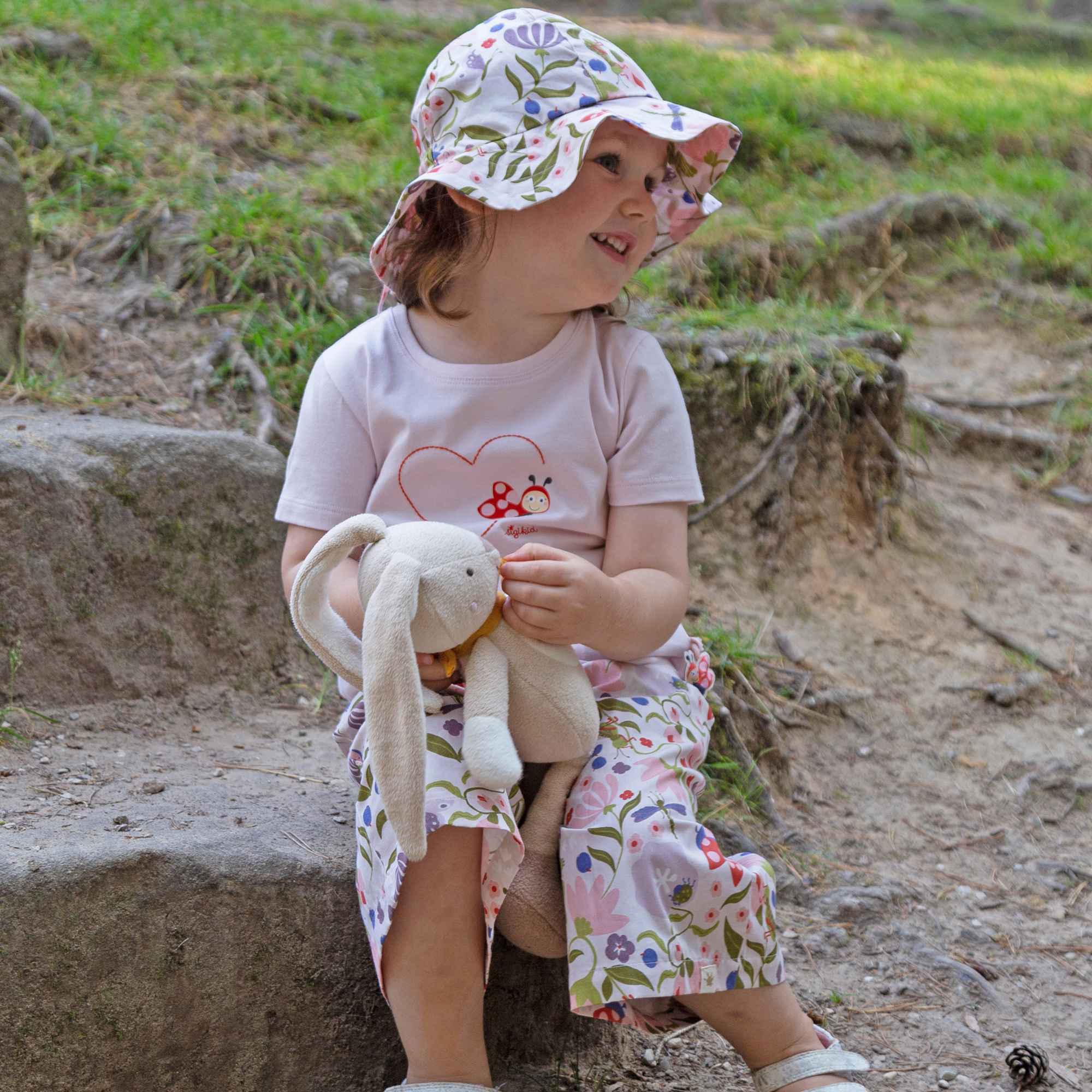 Kinder Sonnenhut Marienkäfer, mit Blumenprint Kinder Sonnenhut Marienkäfer, mit Blumenprint
