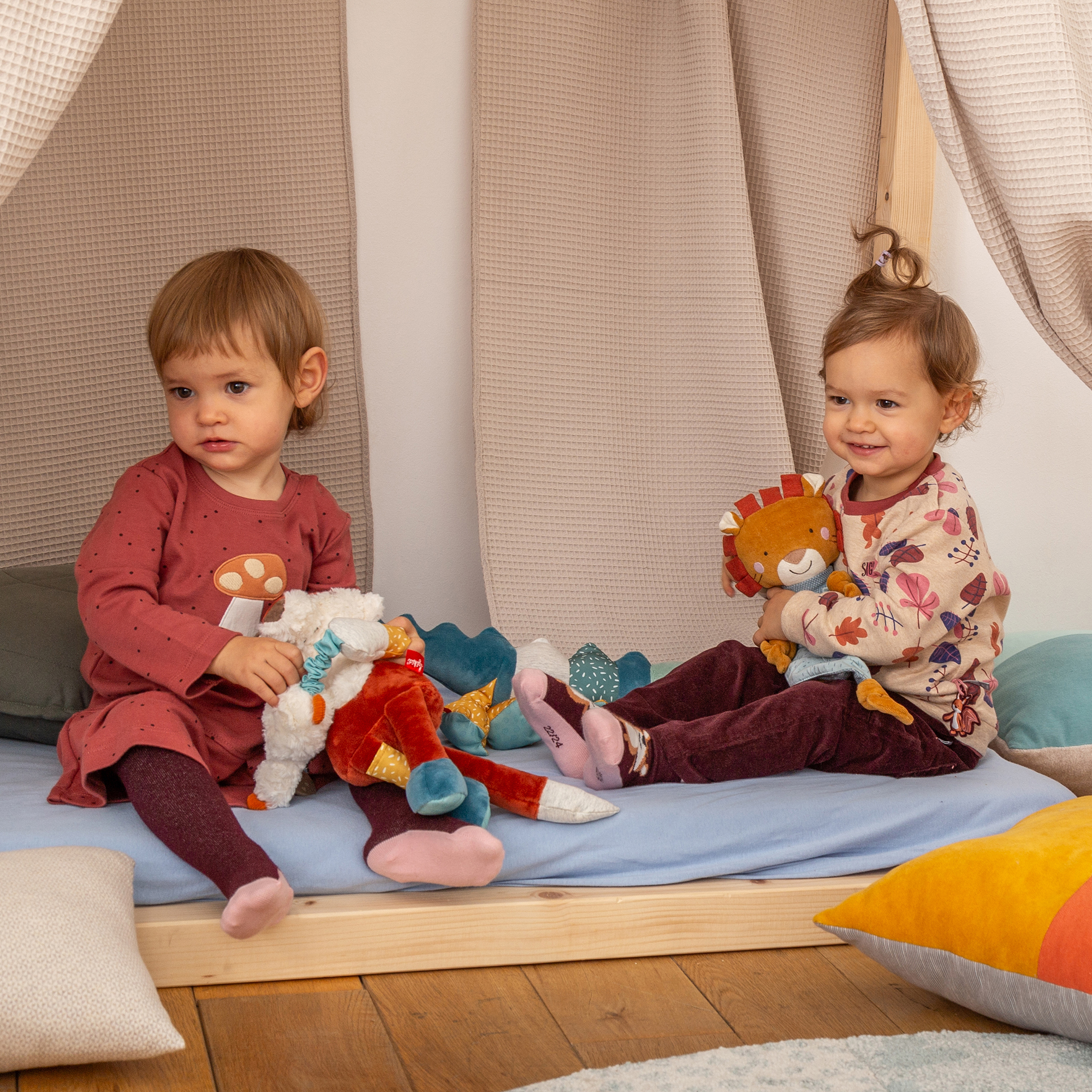 Baby Kleid rotbraun mit Pünktchen und Herbst Motiv Baby Kleid rotbraun mit Pünktchen und Herbst Motiv