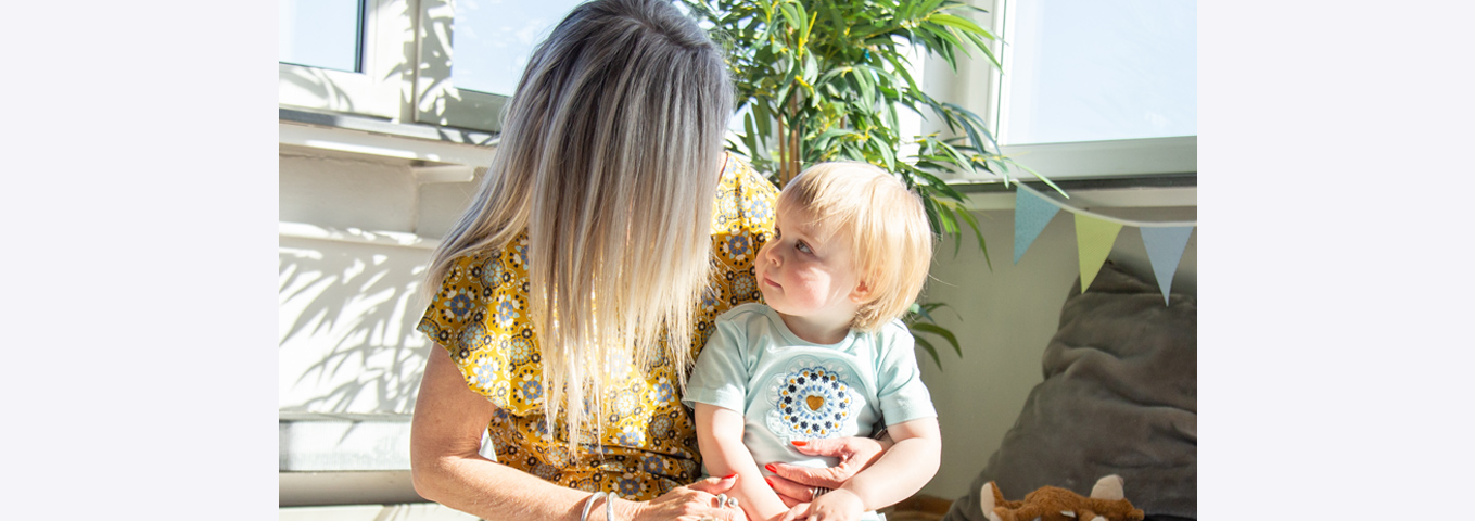 Balsam für die Seele: Warum Kuscheln auch für ältere Kinder wichtig ist