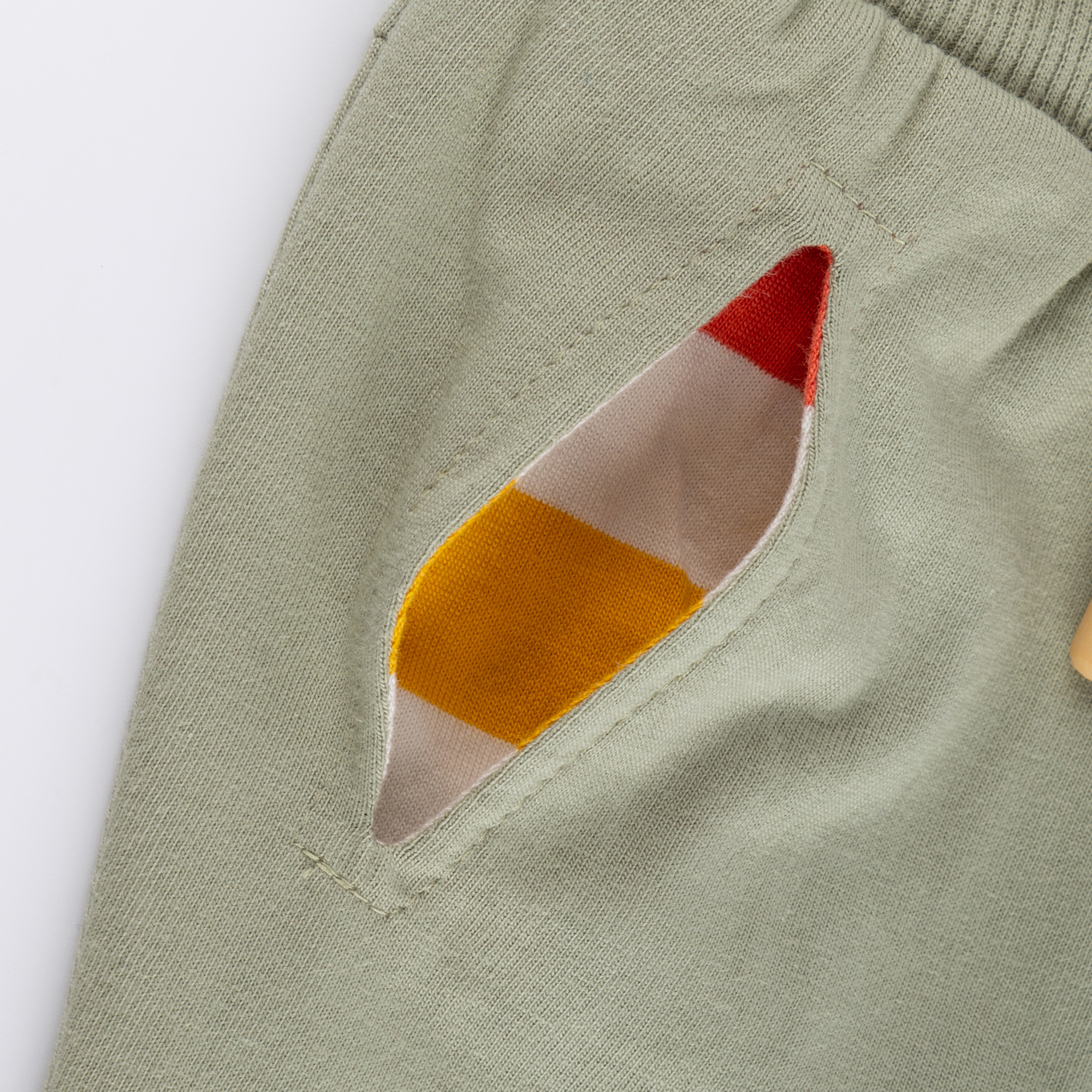 Schilfgrüne Baby Jersey Bermuda, Happy Crocodile Schilfgrüne Baby Jersey Bermuda, Happy Crocodile