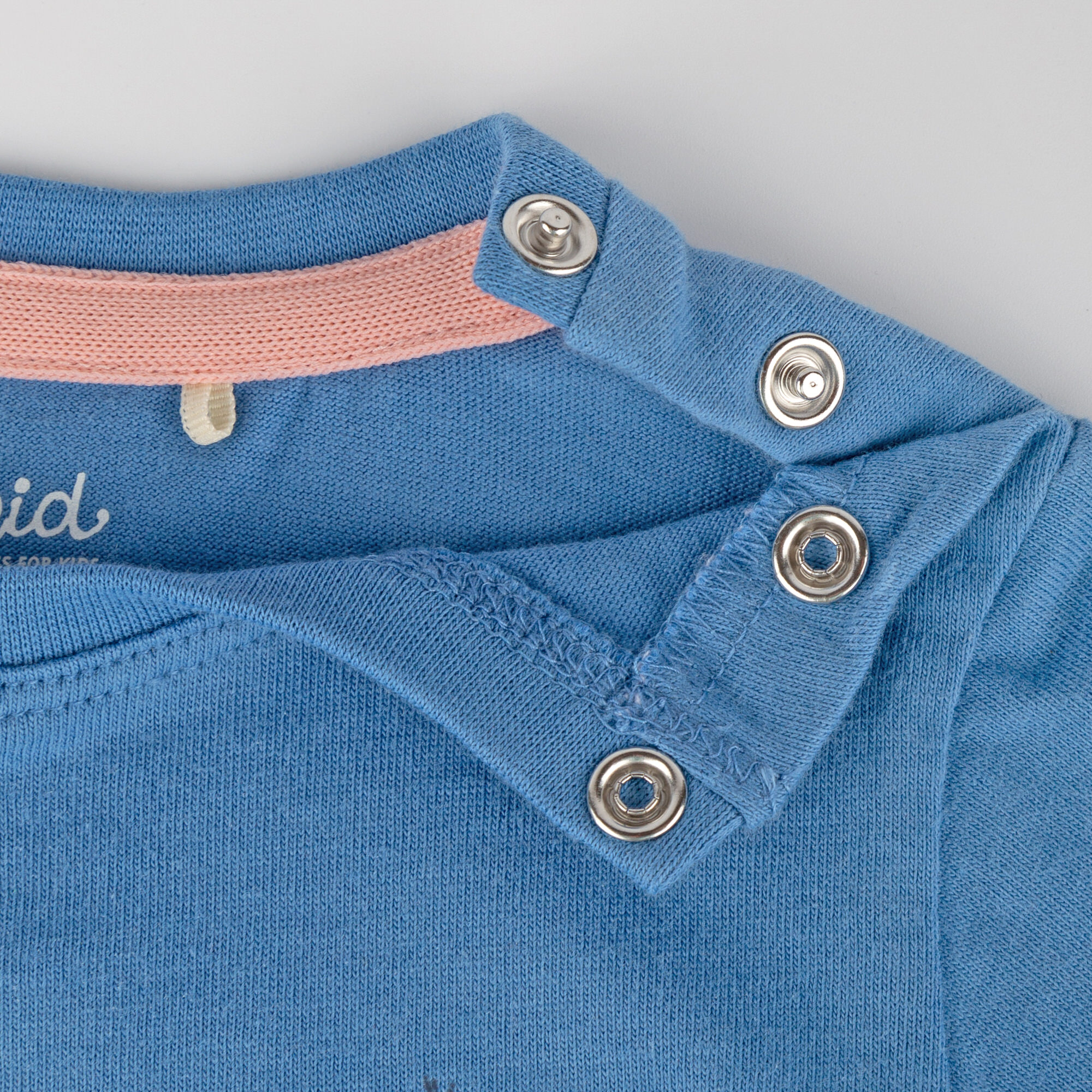 Blaues Baby T-Shirt mit Wild Flamingo Motiv