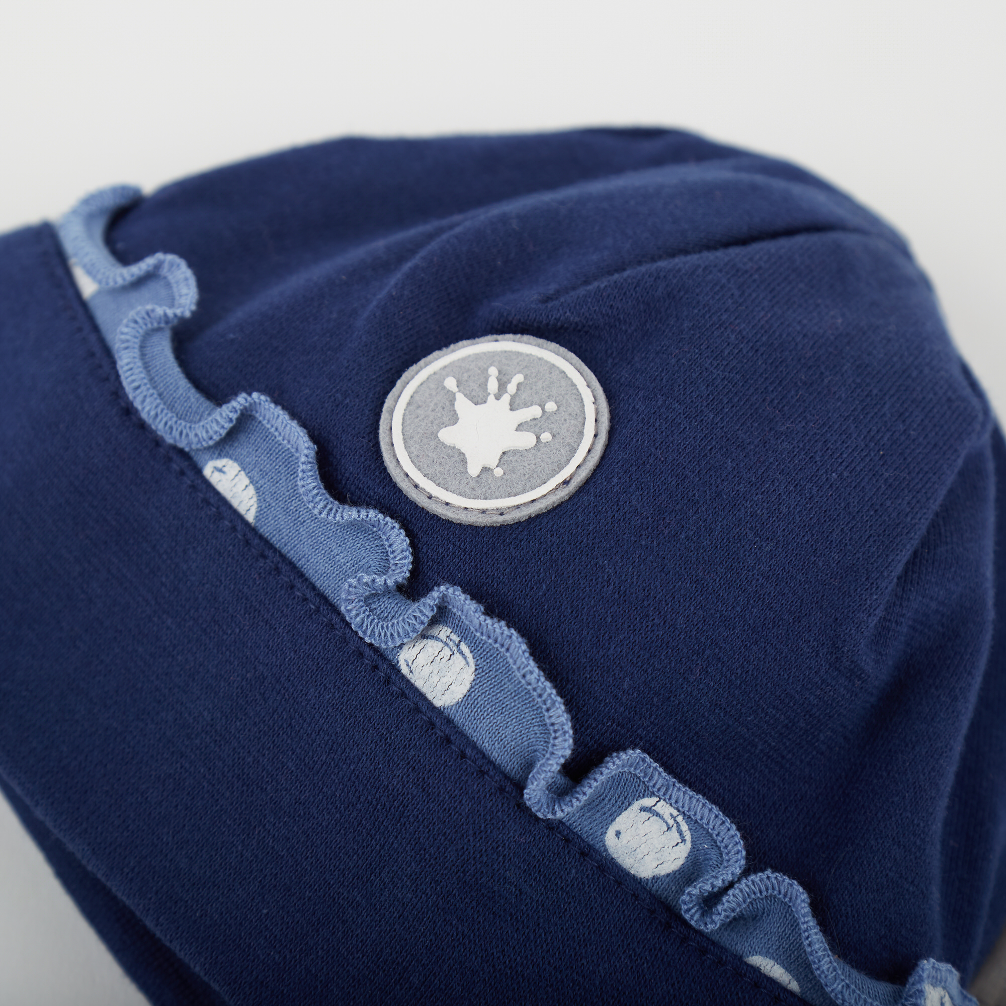 Dunkelblaue Baby Mütze mit Kräuselkante