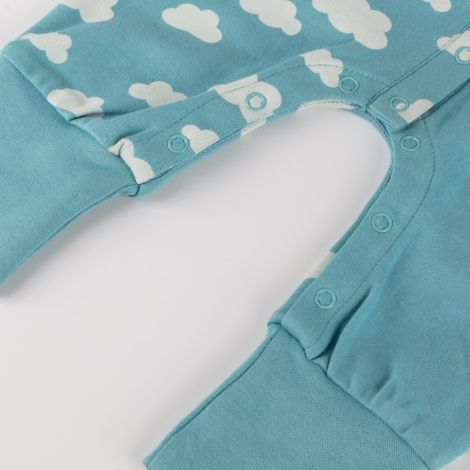 Baby Schlaf Overall Schäfchen mit Wolken Print, hellblau Baby Schlaf Overall Schäfchen mit Wolken Print, hellblau