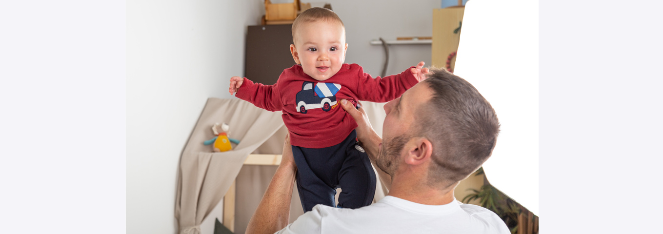 Warum Papas Nähe nach der Geburt wichtig ist